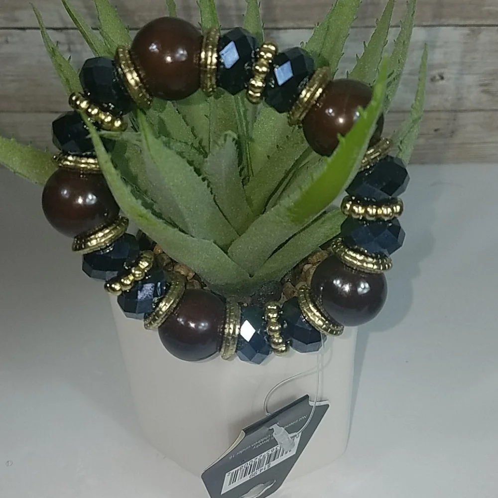 NWT, Taramanda, Brown/Blue stone stretch bracelet